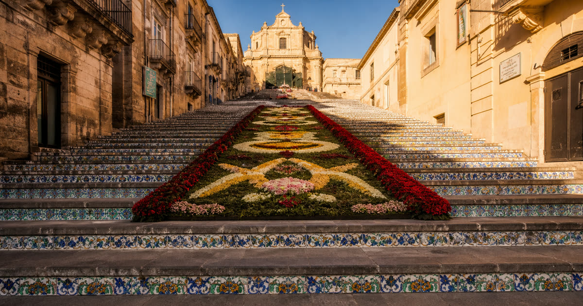 Caltagirone: Arte, Ceramica e Storia